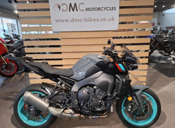 Yamaha MT10 2023 Only 1054 Miles with Tail tidy, Rack, Screen, BE Mirrors