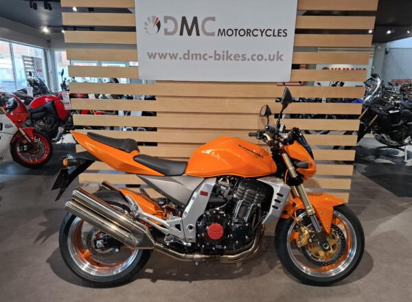 Kawasaki Z1000 Orange 2003 only 3500 Miles stunning